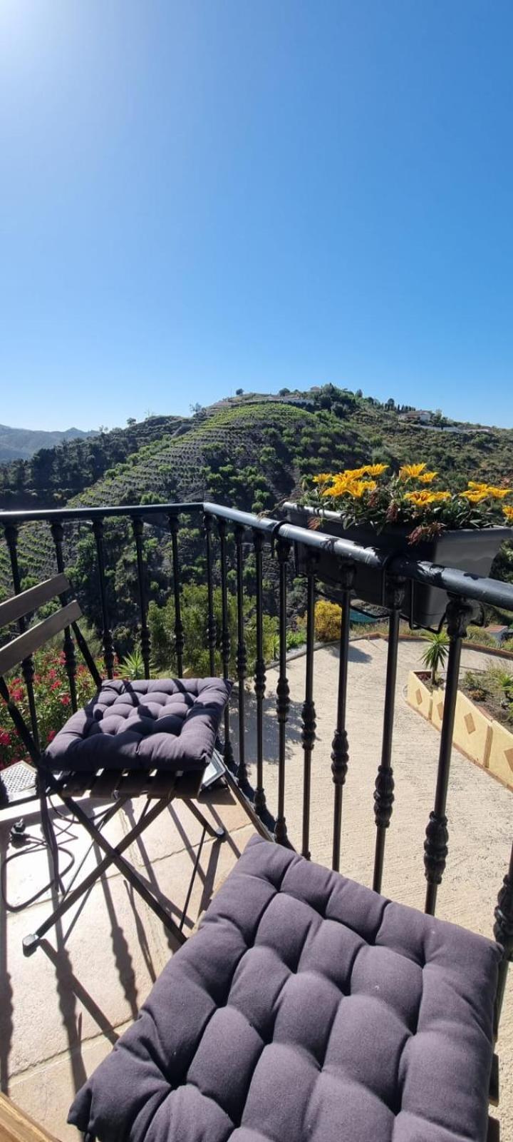 La Vista Vinuela Bed & Breakfast Exterior photo